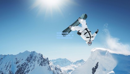 季后赛激战正酣，豪门对决引爆篮球热潮，新锐黑马能否逆袭夺冠？