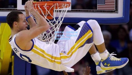 激情对决！同城德比战引爆全场，球迷狂欢夜见证历史性胜利